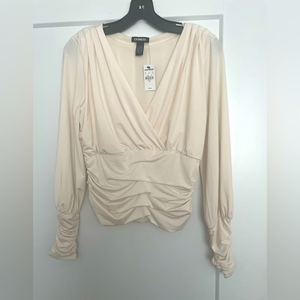 Express crème ruched long sleeve top. Size M